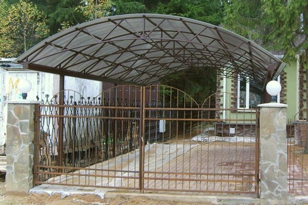  Современные дачные навесы из поликарбоната 